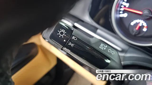 Kia Carnival Generation 4 — Фото автомобиля 25