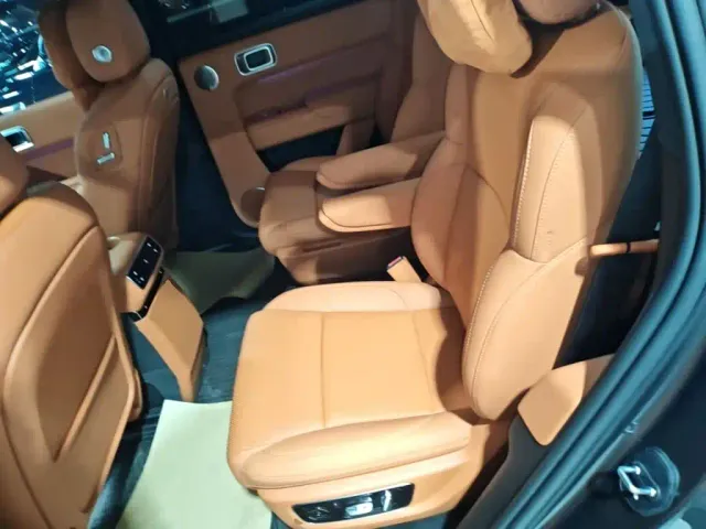 Li Auto L8 — Фото автомобиля 16