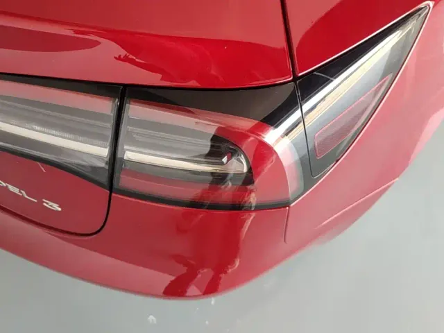 Tesla Model 3 — Фото автомобиля 7