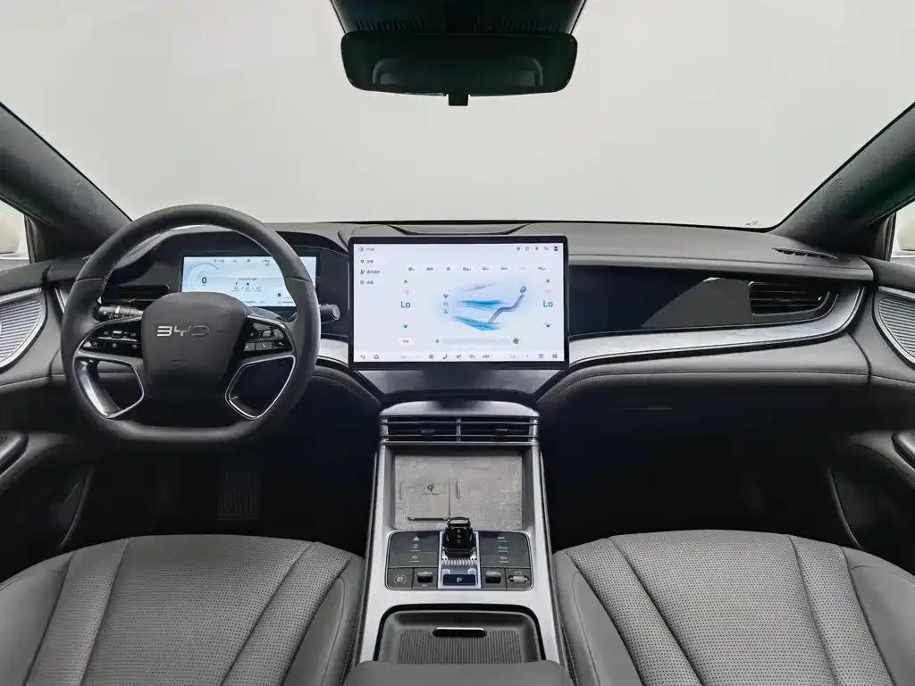 BYD Seal 2024 Glory Edition DM-i 1.5L 121km Luxury — Фото автомобиля 5