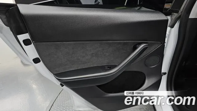 Tesla Model Y — Фото автомобиля 14