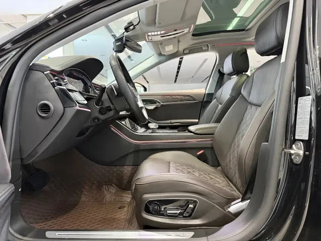 Audi A8 — Фото автомобиля 6