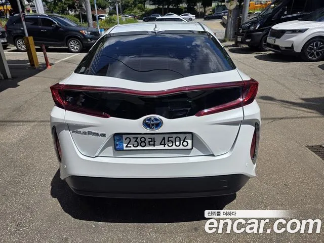 Toyota Prius — Фото автомобиля 3