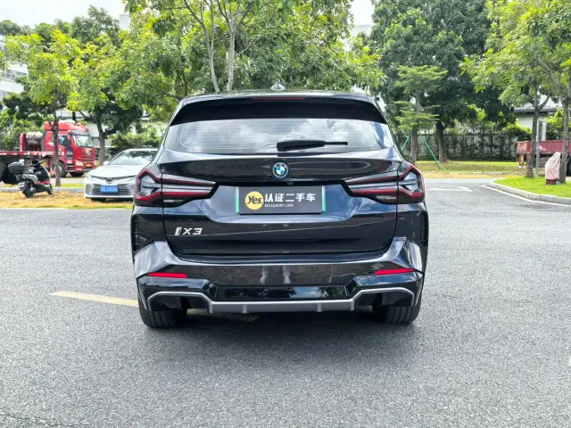 BMW iX3 — Фото автомобиля 6