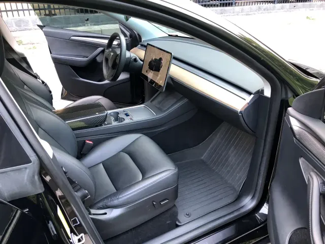 Tesla Model Y — Фото автомобиля 8