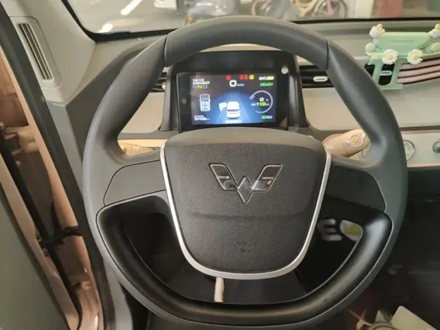 Wuling Hongguang Mini EV — Фото автомобиля 10