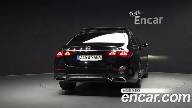 Mercedes-Benz E-Class — Фото автомобиля 4