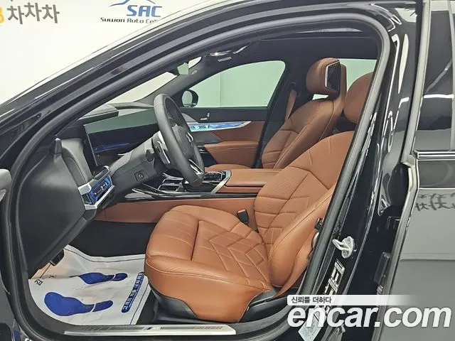 BMW 7 Series G70 — Фото автомобиля 11