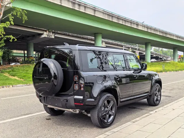 Land Rover Defender — Фото автомобиля 4