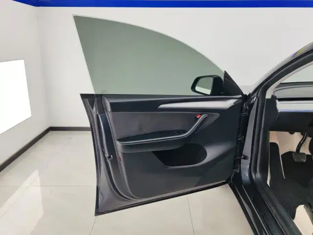 Tesla Model Y — Фото автомобиля 7