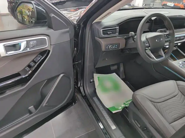 Ford Explorer — Фото автомобиля 15