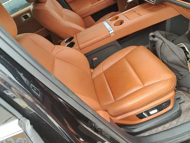 Li Auto L8 — Фото автомобиля 24