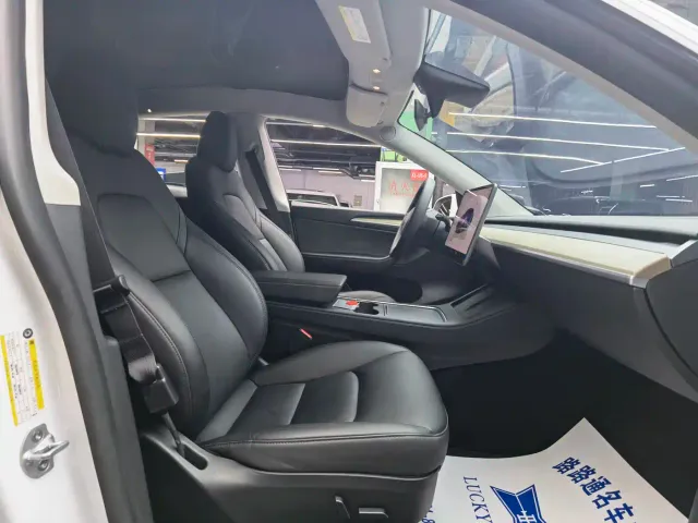 Tesla Model Y — Фото автомобиля 8