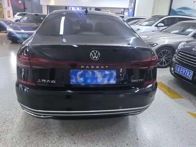 Volkswagen Passat — Фото автомобиля 4