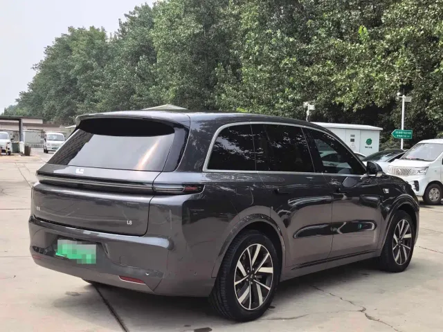 Li Auto L8 — Фото автомобиля 10