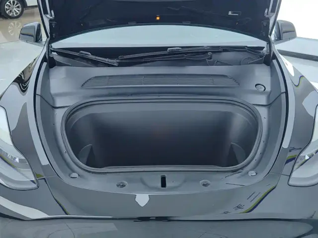 Tesla Model Y — Фото автомобиля 10