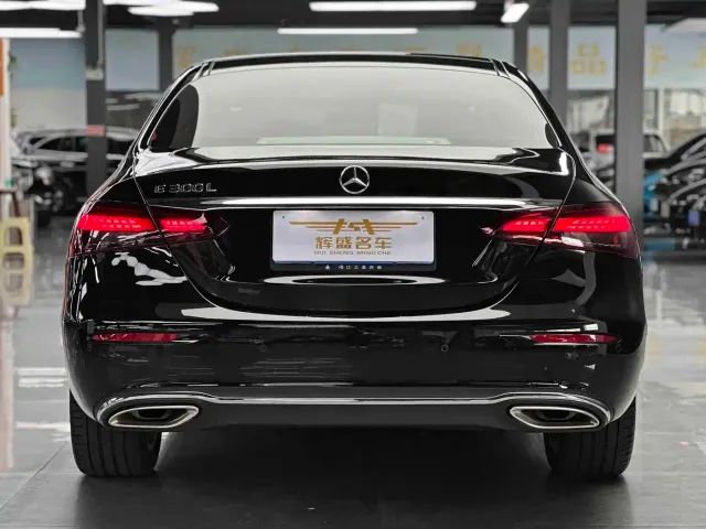 Mercedes-Benz E-Class — Фото автомобиля 4