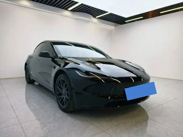 Tesla Model 3 — Фото автомобиля 3