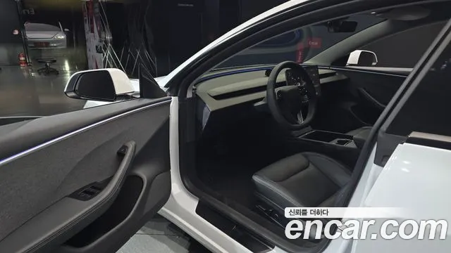 Tesla Model 3 — Фото автомобиля 15