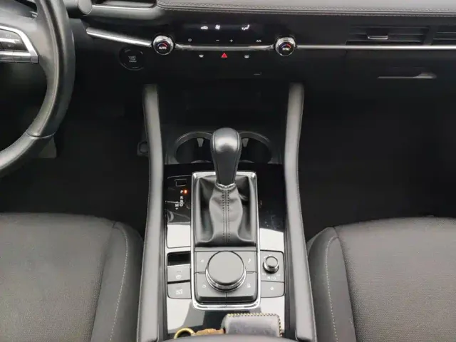 Mazda Axela — Фото автомобиля 16