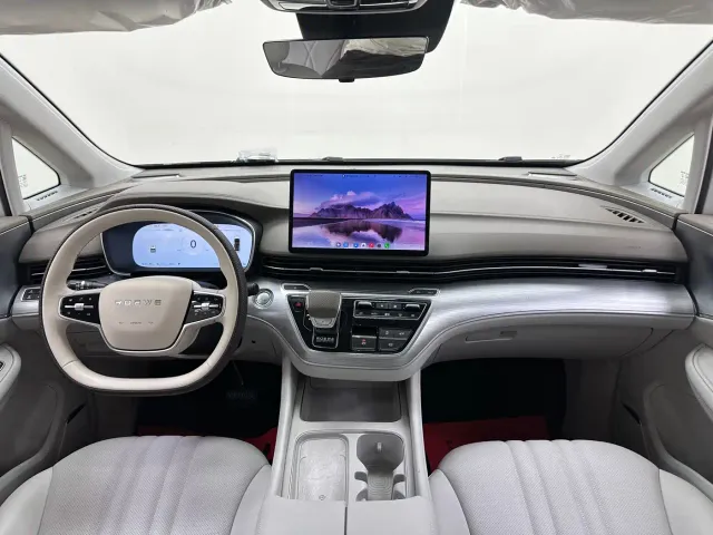 Roewe iMAX8 — Фото автомобиля 23