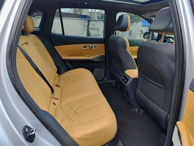 Geely Galaxy Starship 7 EM-i — Фото автомобиля 11