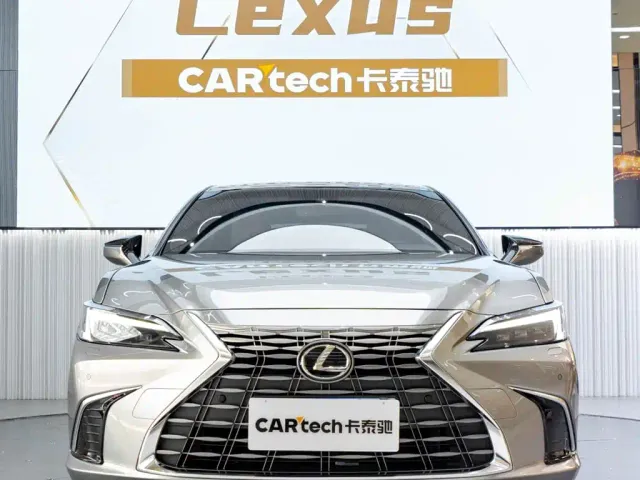 Фотография автомобиля — Lexus ES