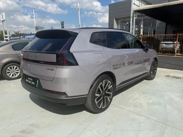 Volvo XC70 Plug-in Hybrid — Фото автомобиля 10