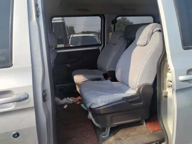 Wuling Hongguang V — Фото автомобиля 11