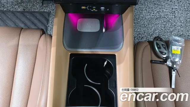 Hyundai Grandeur Grandeur (GN7) 2.5 Бензин 2WD — Фото автомобиля 25