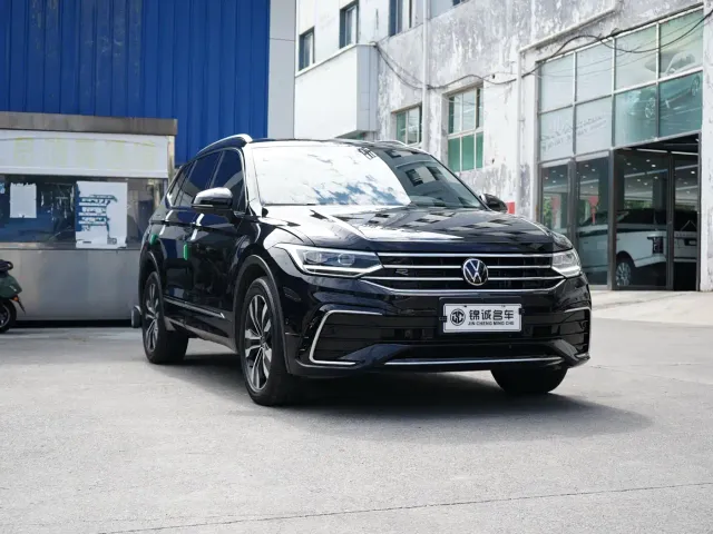 Volkswagen Tiguan L — Фото автомобиля 3