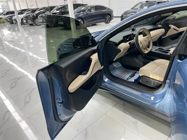 Nio ET5 — Фото автомобиля 10