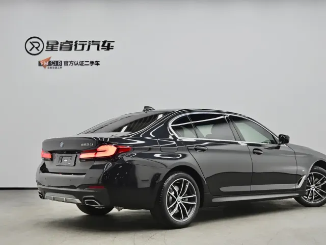 BMW BMW 5 Series 2022 525Li M Sport Package — Фото автомобиля 3
