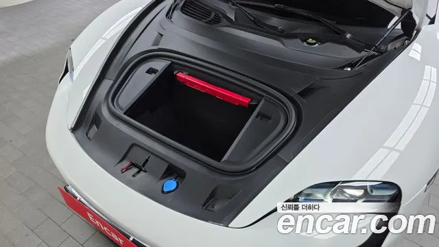Porsche Taycan — Фото автомобиля 5