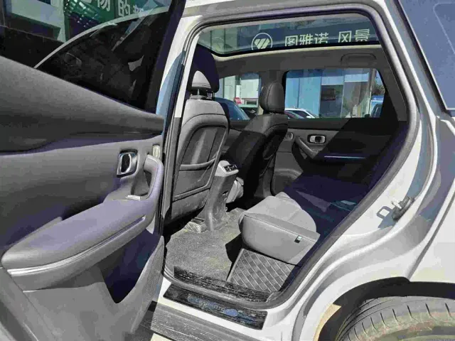 Leapmotor C10 — Фото автомобиля 6