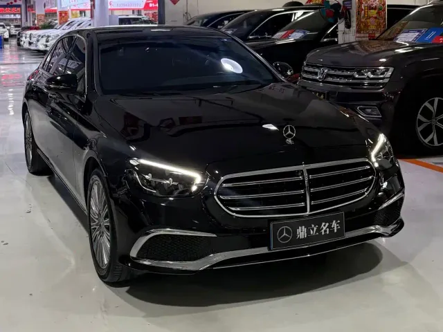 Mercedes-Benz E-Class — Фото автомобиля 3