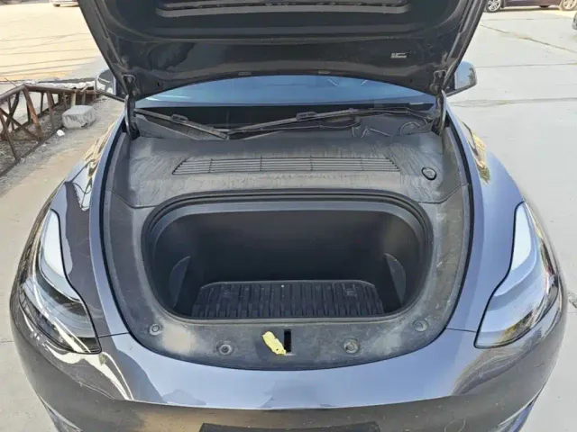 Tesla Model Y — Фото автомобиля 19