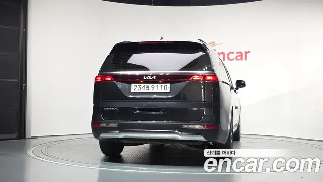 Kia Carnival Generation 4 — Фото автомобиля 4