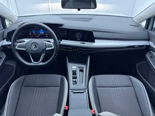 Volkswagen Golf — Фото автомобиля 9