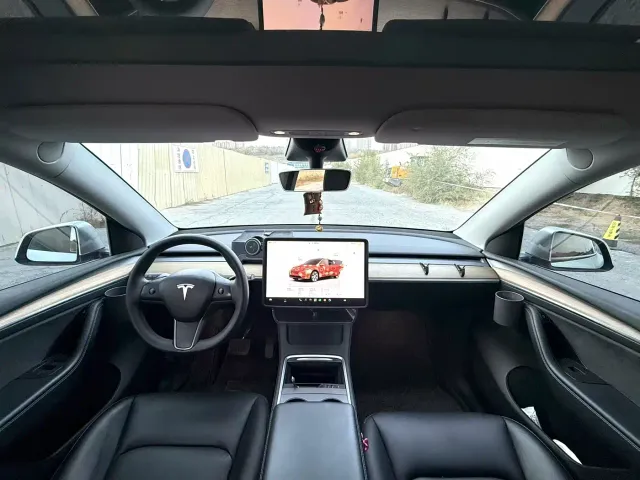 Tesla Model Y — Фото автомобиля 5