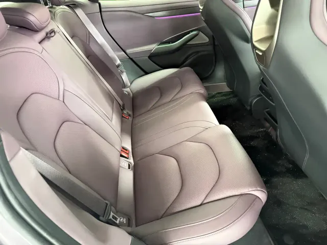 Xiaomi SU7 — Фото автомобиля 12