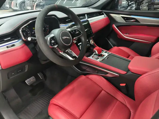 Jaguar F-Pace — Фото автомобиля 4