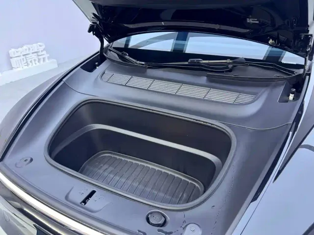 Tesla Model Y — Фото автомобиля 24