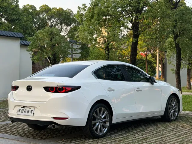 Mazda Axela — Фото автомобиля 7