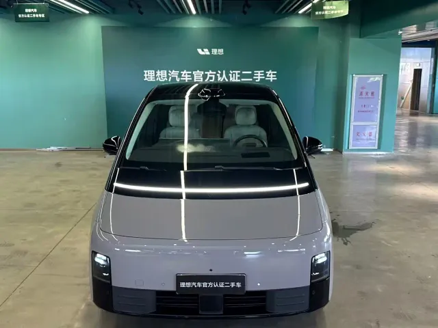 Li Auto MEGA — Фото автомобиля 2