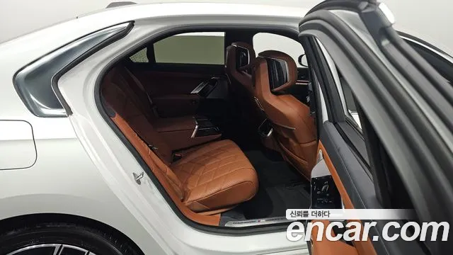BMW 7 Series G70 — Фото автомобиля 17