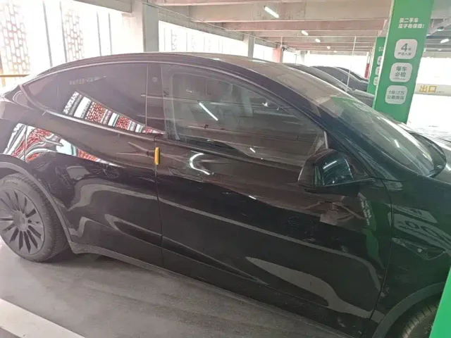 Tesla Model Y — Фото автомобиля 27