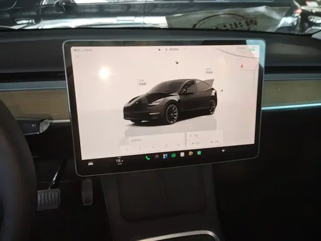 Tesla Model Y — Фото автомобиля 12
