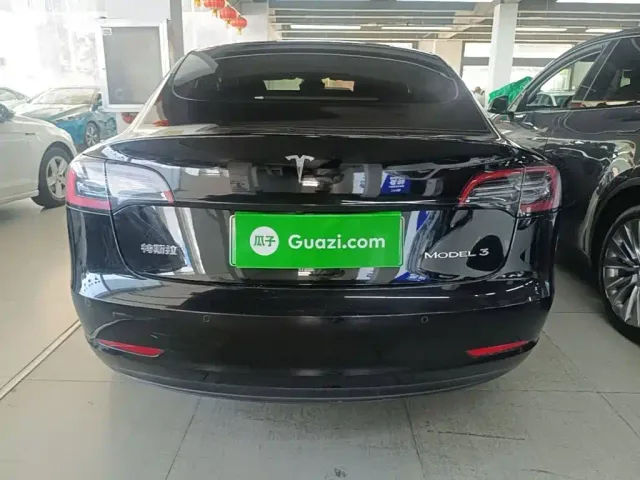 Tesla Model 3 — Фото автомобиля 5