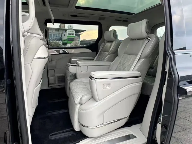 Volvo EM90 — Фото автомобиля 12